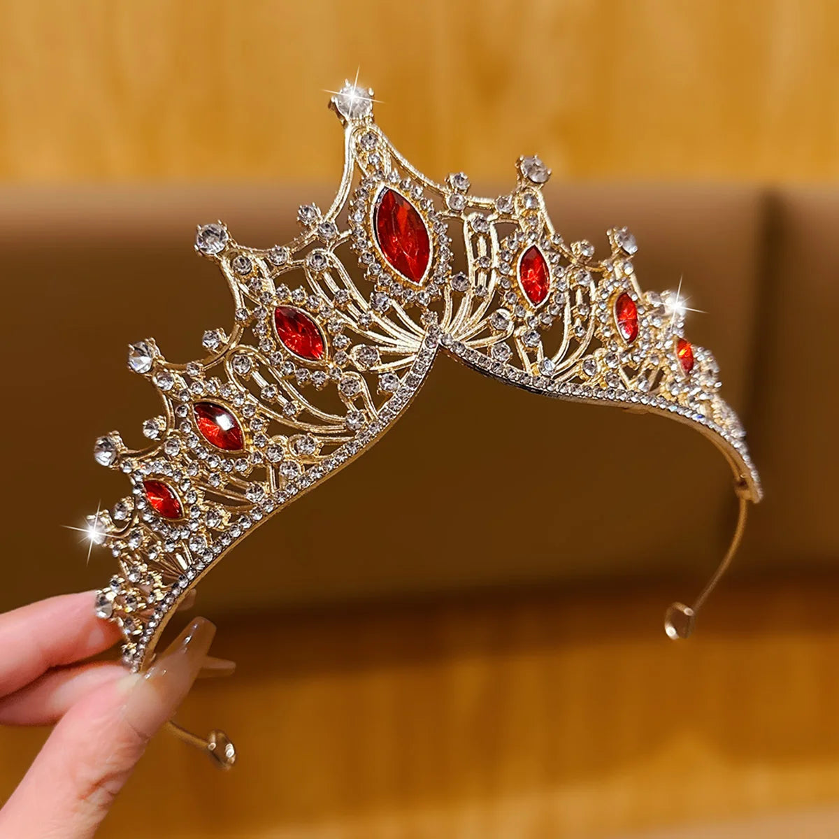 1 Large Crown Fashionable Temperament Crown Headband Sweet Wind Hair Accessory Suitable for Performances and Birthdays