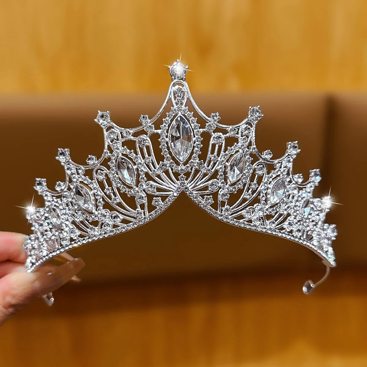 1 Large Crown Fashionable Temperament Crown Headband Sweet Wind Hair Accessory Suitable for Performances and Birthdays