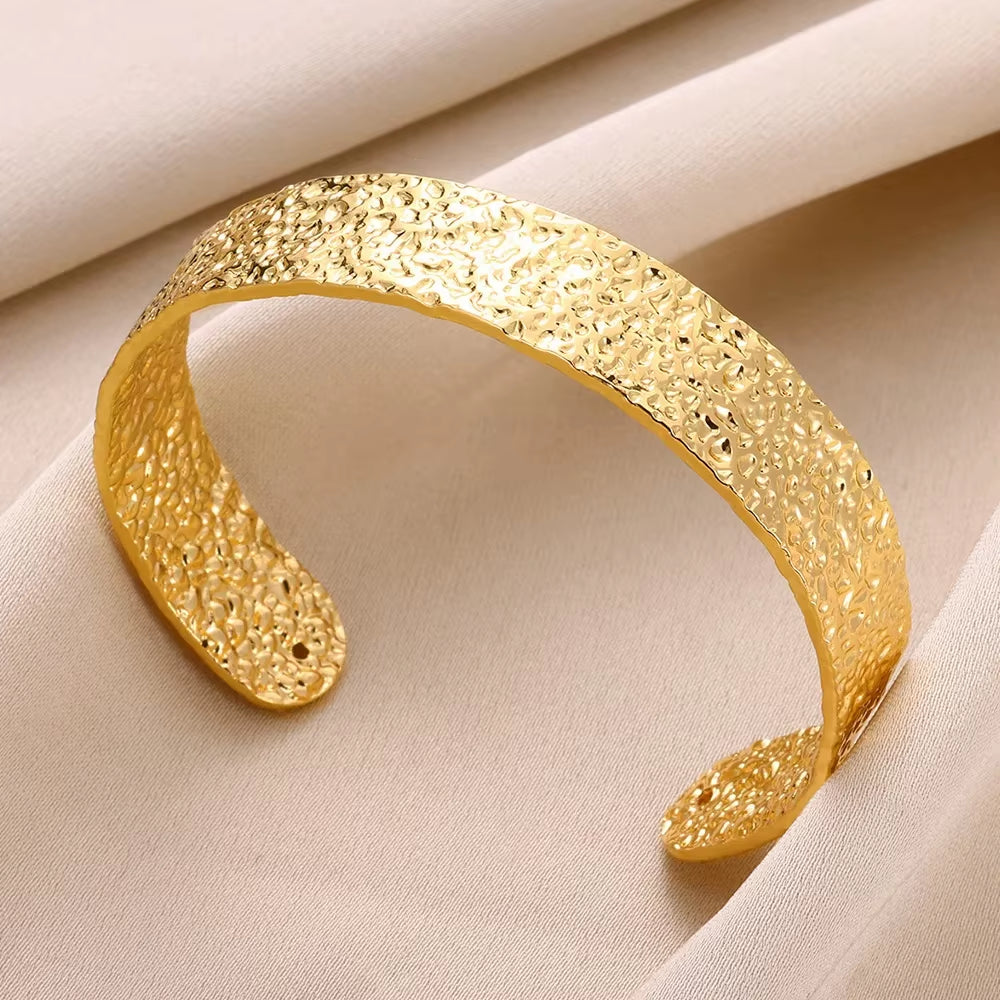 Exquisite Classic Bump Pattern Openning Bangles Bracelet for Women Cuff Bracelet Gold Color Stainless Steel Hand Ornament Gift