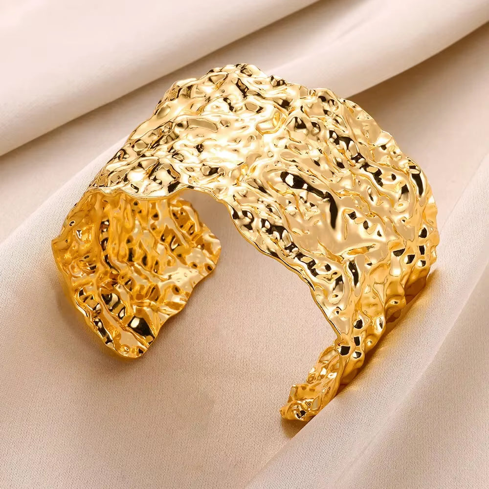 Exquisite Classic Bump Pattern Openning Bangles Bracelet for Women Cuff Bracelet Gold Color Stainless Steel Hand Ornament Gift