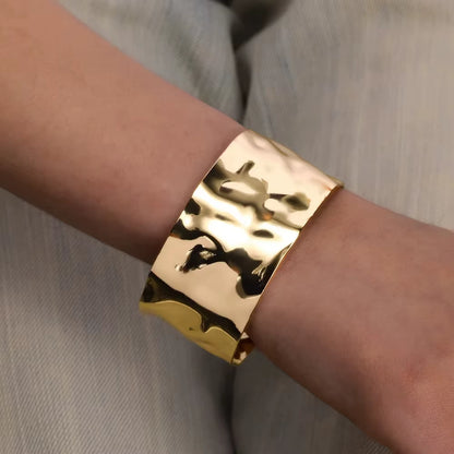 Exquisite Classic Bump Pattern Openning Bangles Bracelet for Women Cuff Bracelet Gold Color Stainless Steel Hand Ornament Gift